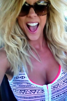 Busty Blonde XoGisele Sexy Selfies